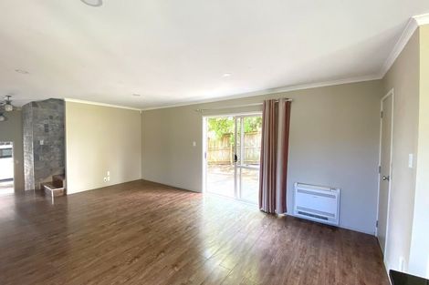 Photo of property in 12 Neaptide Close, Red Beach, 0932