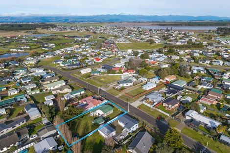 Photo of property in 9 Hennessy Street West, Foxton Beach, Foxton, 4815