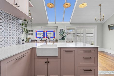 Photo of property in 18 Morley Street, New Plymouth, 4310