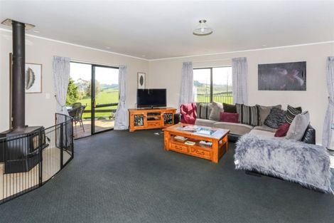 Photo of property in 14 Brewster Road, Pukekawa, Tuakau, 2696