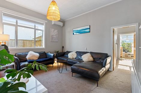 Photo of property in 9 East Street, Petone, Lower Hutt, 5012