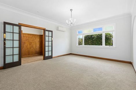 Photo of property in 36 Rangatira Road, Birkenhead, Auckland, 0626