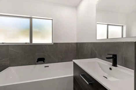 Photo of property in 354 Royal Road, Massey, Auckland, 0614