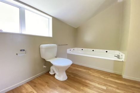 Photo of property in 32 Avalon Crescent, Fernhill, Queenstown, 9300