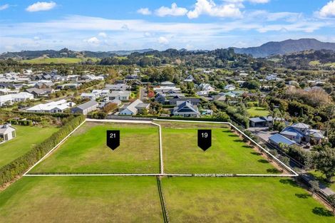 Photo of property in 19 Sandpiper Avenue, Point Wells, 0986