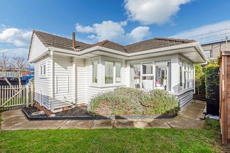 Photo of property in 1/30 Ngataringa Road, Devonport, Auckland, 0624