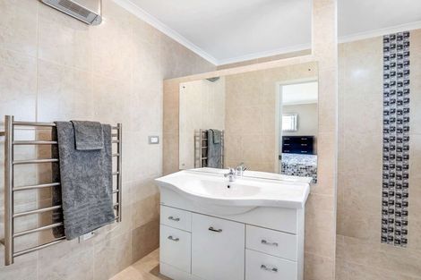 Photo of property in 9 Barry Curtis Place, Levin, 5510