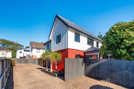 Photo of property in 2/24 Miro Street, New Lynn, Auckland, 0600