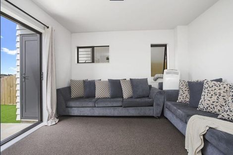 Photo of property in 38 Matawhanga Drive, Wattle Downs, Auckland, 2103