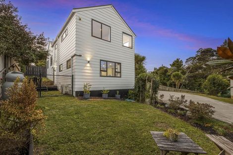 Photo of property in 14 Packham Place, Beach Haven, Auckland, 0626