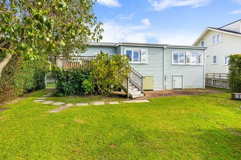 Photo of property in 41 Hanlon Crescent, Narrow Neck, Auckland, 0624