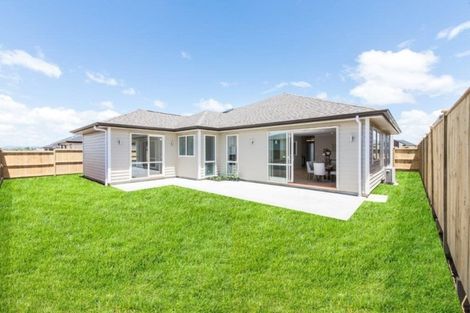Photo of property in 11 Paso Fino Crescent, Karaka, Papakura, 2113