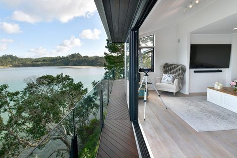 Photo of property in 254 Wade River Road, Wade Heads, Whangaparaoa, 0932