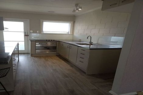 Photo of property in 3/6 Russell Street, Feilding, 4702