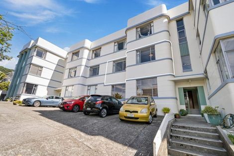 Photo of property in Owd Trafford Flats, 17 Brougham Street, Mount Victoria, Wellington, 6011