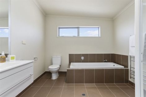Photo of property in 7a Justin Place, Te Atatu Peninsula, Auckland, 0610