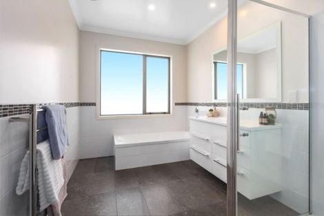 Photo of property in 32 Sumner Terrace, Aotea, Porirua, 5024