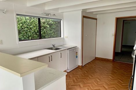 Photo of property in 5 Stanley Point Road, Stanley Point, Auckland, 0624