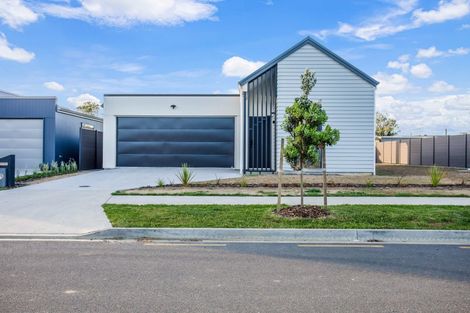 Photo of property in 1 Lamont Place, Waikanae, 5036