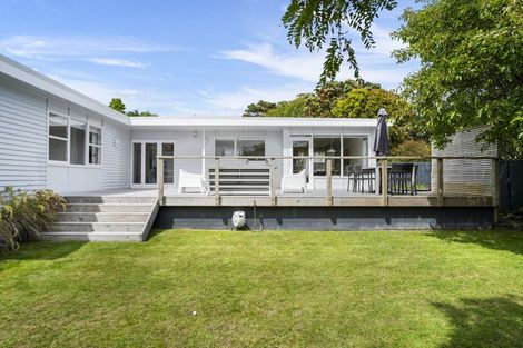 Photo of property in 50 Churton Drive, Churton Park, Wellington, 6037