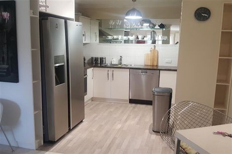 Photo of property in 1d Queen Street, New Plymouth, 4310