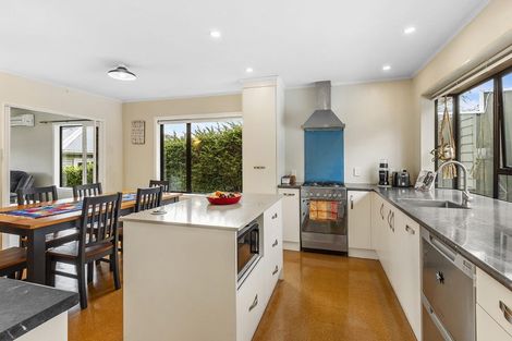 Photo of property in 24 Ranui Terrace, Tawa, Wellington, 5028