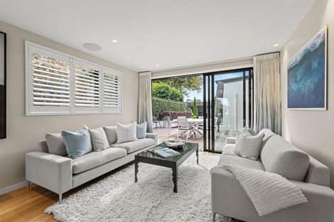 Photo of property in 15 Saint Andrews Square, Strowan, Christchurch, 8052