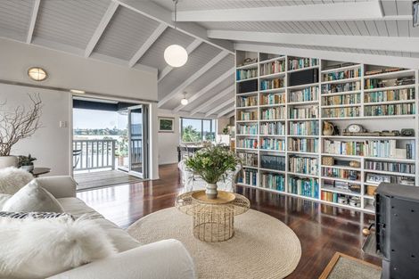 Photo of property in 104a Stanley Point Road, Stanley Point, Auckland, 0624