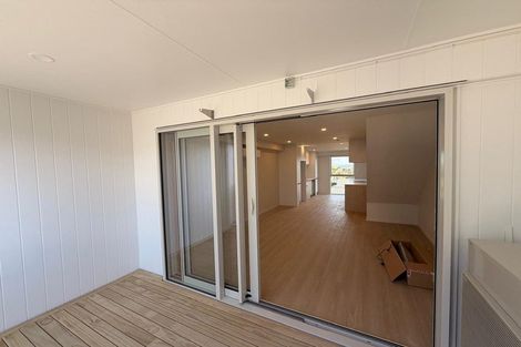 Photo of property in 9/9 Aeroview Drive, Beach Haven, Auckland, 0626
