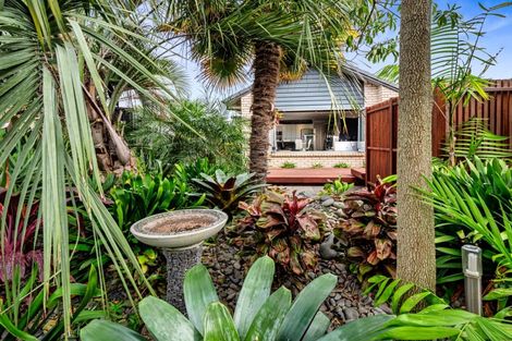 Photo of property in 72 Oriental Parade, Papamoa Beach, Papamoa, 3118