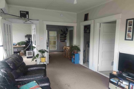 Photo of property in 2 Milne Terrace, Island Bay, Wellington, 6023