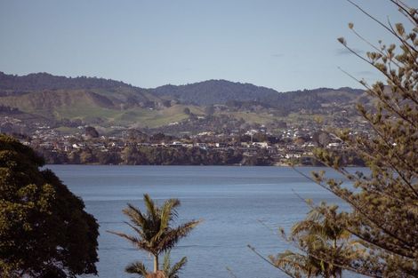 Photo of property in 253 Devonport Road, Tauranga, 3110