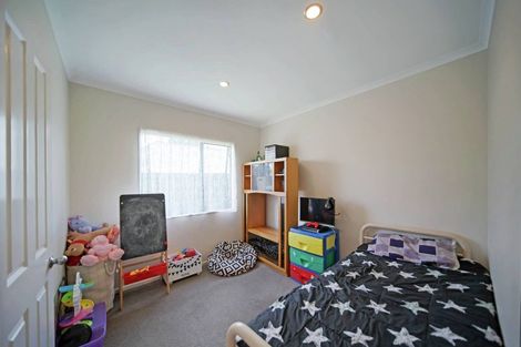 Photo of property in 98 Maplesden Drive, Clendon Park, Auckland, 2103