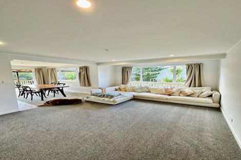 Photo of property in 8 John Dee Crescent, Red Beach, 0932