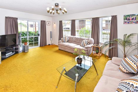 Photo of property in 22 Cheam Place, Pakuranga Heights, Auckland, 2010