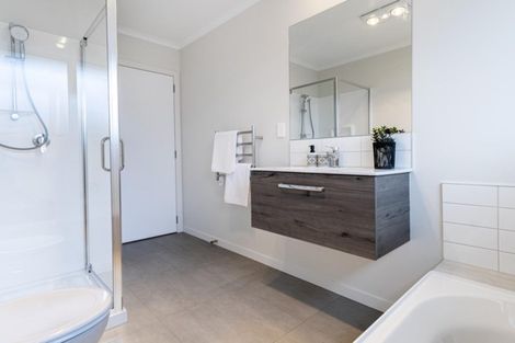 Photo of property in 2 Taffe Crescent, Pyes Pa, Tauranga, 3112