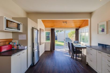 Photo of property in 142 Bowhill Road, New Brighton, Christchurch, 8083