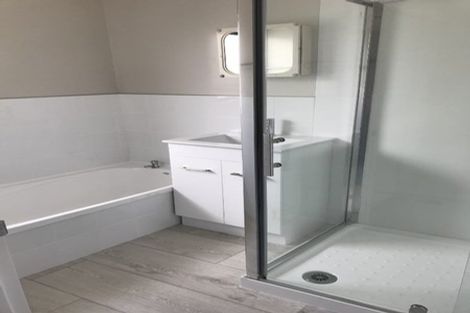 Photo of property in 111 Sykes Road, Weymouth, Auckland, 2103