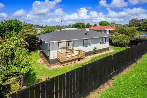 Photo of property in 2/106 Shifnal Drive, Randwick Park, Auckland, 2105