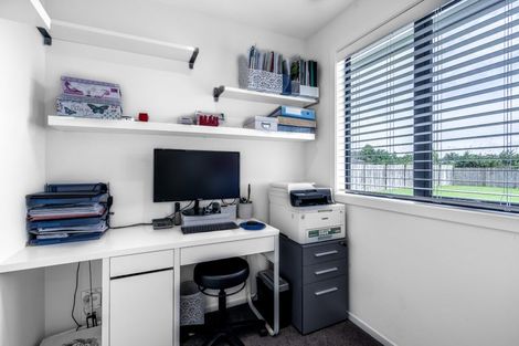 Photo of property in 10 Barker Place, Waikiwi, Invercargill, 9810