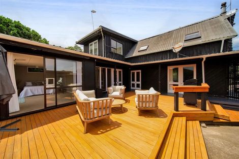 Photo of property in 18 Ohawe Terrace, Ohawe, Hawera, 4671