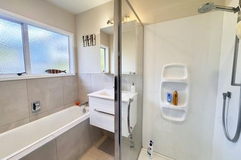 Photo of property in 6 Mosman Place, Chatswood, Auckland, 0626