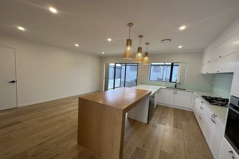 Photo of property in 2 Crompton Place, Orewa, 0931