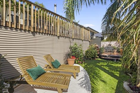 Photo of property in 10 Bulteel Street, New Plymouth, 4310