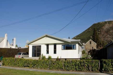Photo of property in 85 Cheviot Street, Roxburgh, 9500