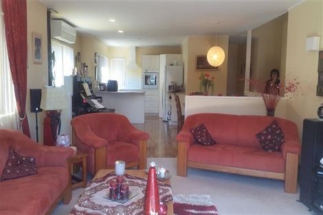 Photo of property in 25 Mallard Place, Unsworth Heights, Auckland, 0632