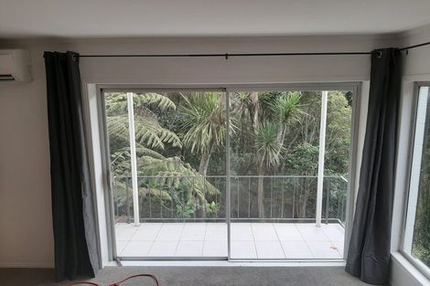 Photo of property in 37 West Lynn Road, Titirangi, Auckland, 0604