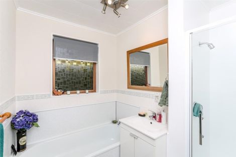 Photo of property in 4 Woodleigh Street, Frankleigh Park, New Plymouth, 4310