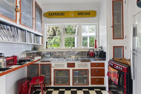 Photo of property in 137 Muritai Road, Eastbourne, Lower Hutt, 5013