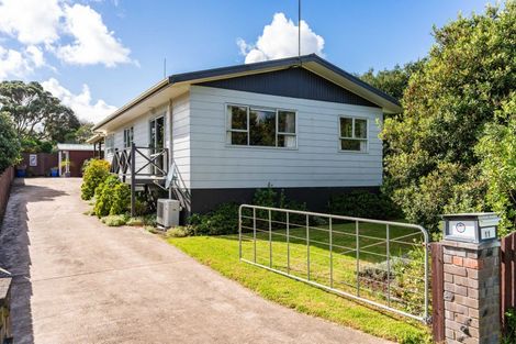 Photo of property in 11 Kelly Street, Baylys Beach, Dargaville, 0377